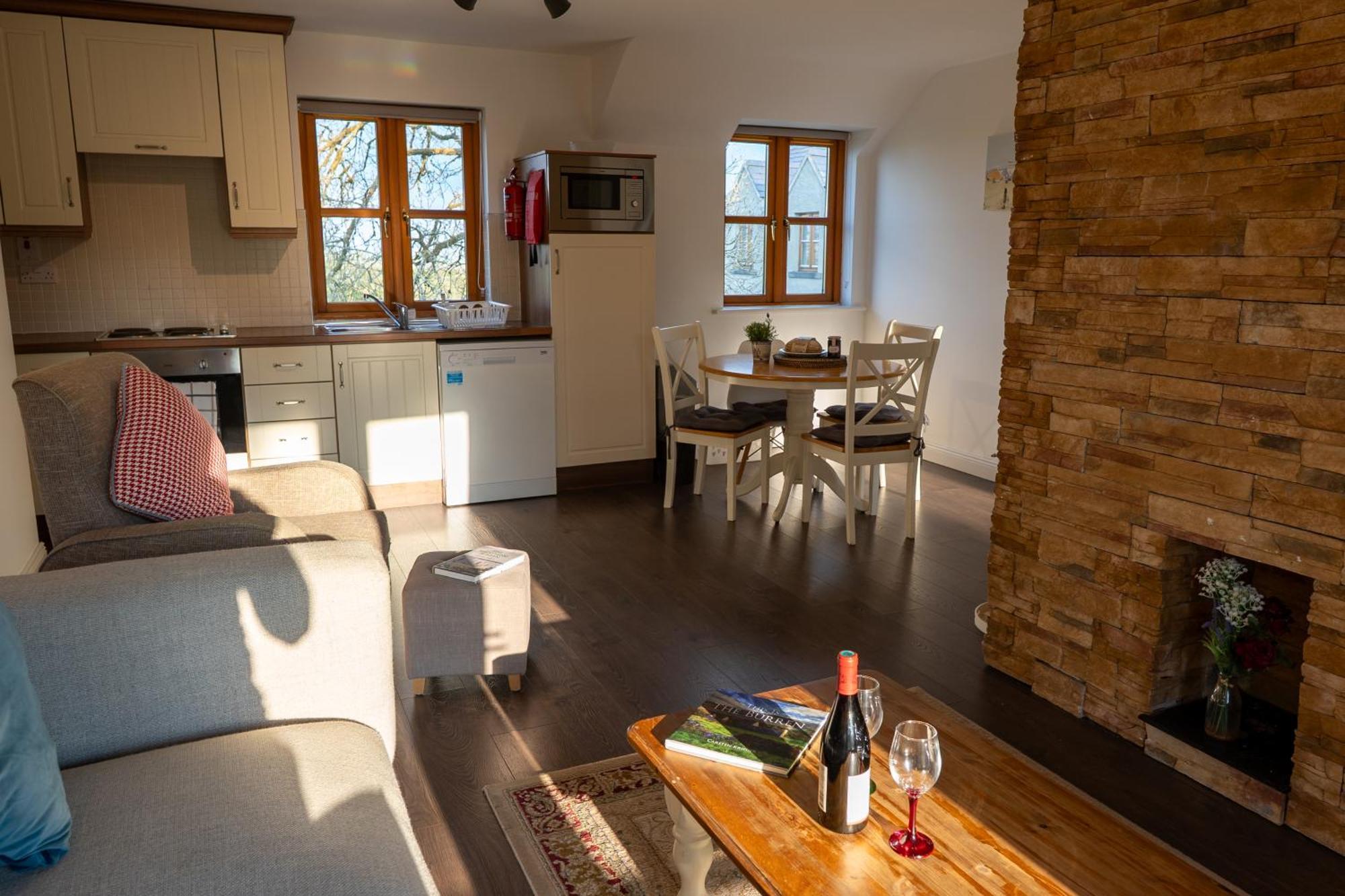 באליווהן Burren Court Lodge מראה חיצוני תמונה