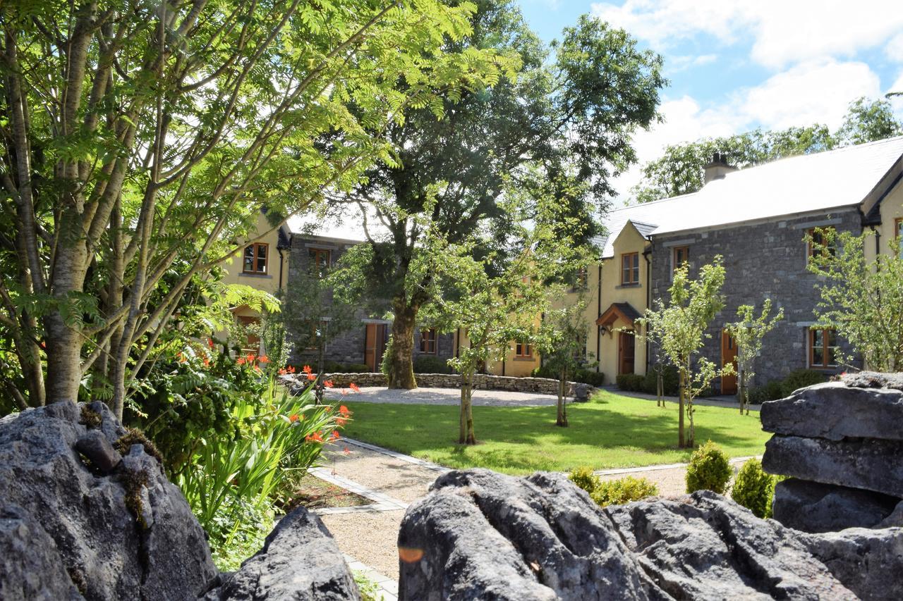 באליווהן Burren Court Lodge מראה חיצוני תמונה